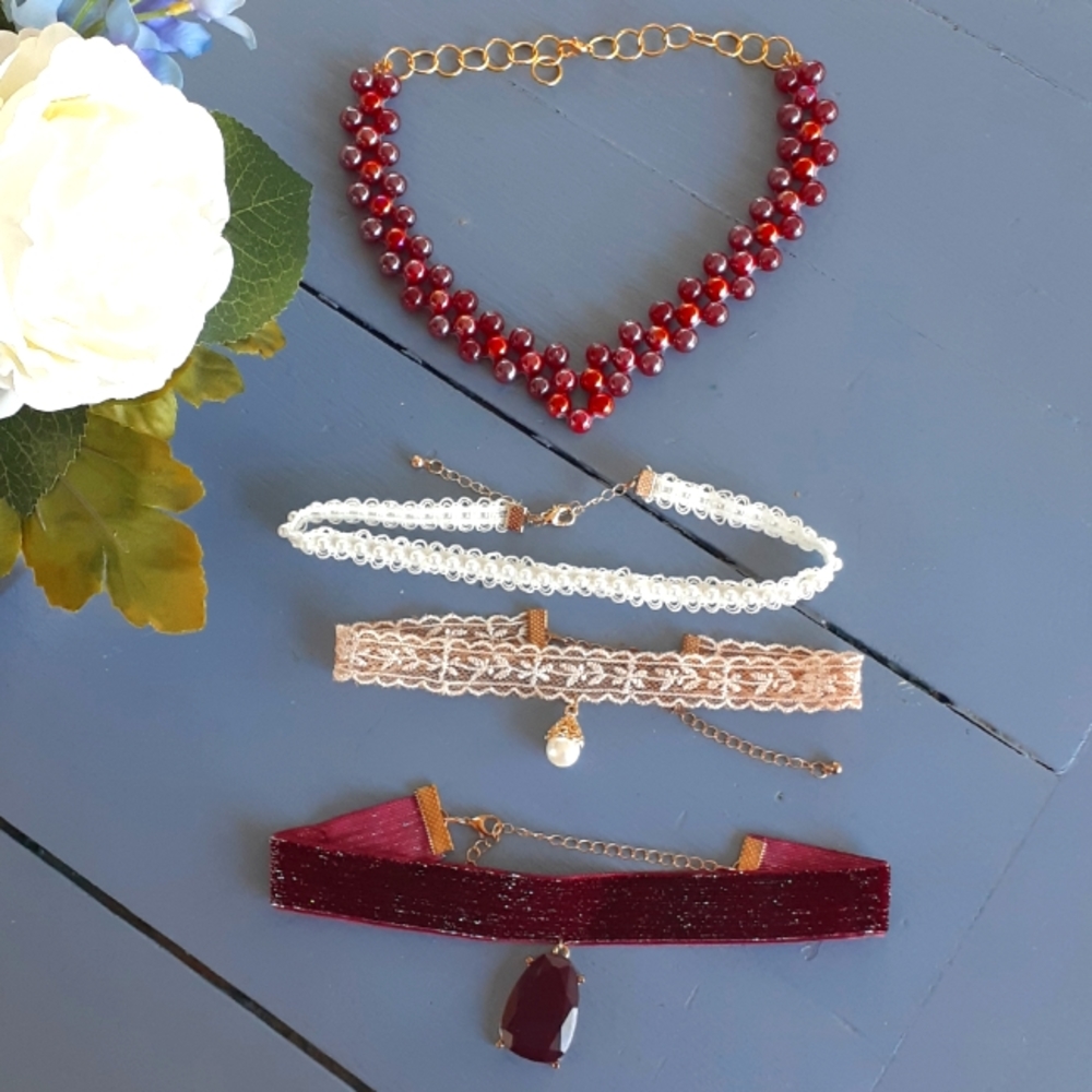 CHOKERS vintage looks